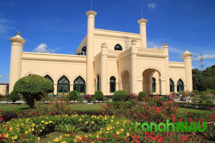 Tidak Sembarangan, Tulisan Arab dan Ornamen di Mahkota Kesultanan Siak punya arti Tersendiri 